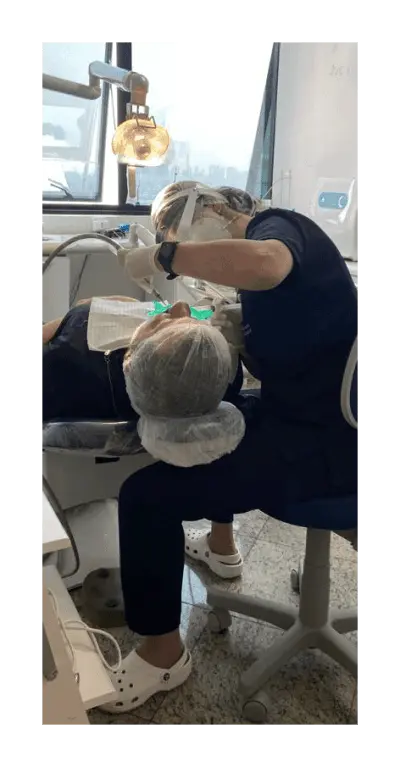 Dra. Vivian Manfredi - Dvam Odontologia